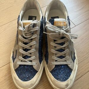 BLUE SPARKLY GOLDEN GOOSE!